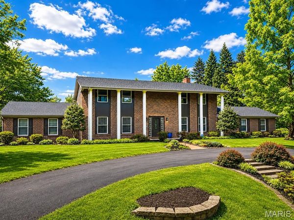 1216 Paloma Drive, Town and Country, MO 63131