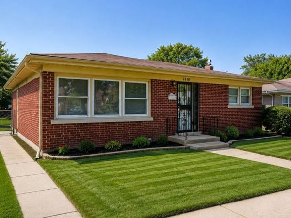 7810 E Prairie Road, Skokie, IL 60076
