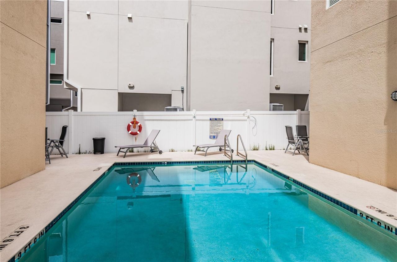 535 4th Avenue S, Unit 4, Saint Petersburg, FL 33701 Photo
