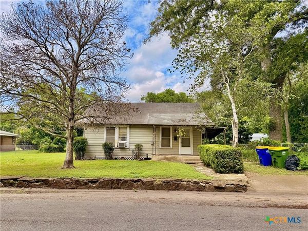 107 Smith Street , Gonzales, TX 78629