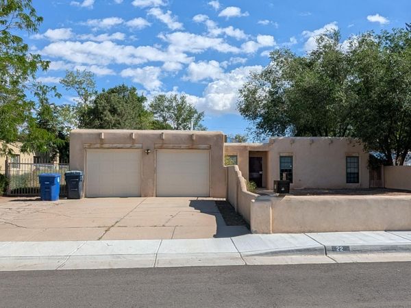 22 Garden Park Circle NW, Albuquerque, NM 87107