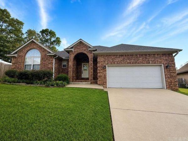 2 Harmony Cove, Maumelle, AR 72113