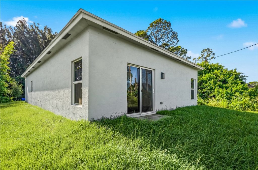 775 11th Avenue Sw, Vero Beach, FL 32962 Photo