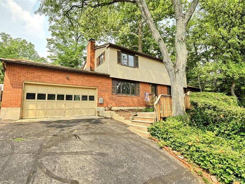3559 Strathmoor Drive, Kettering, OH 45429 Photo 1