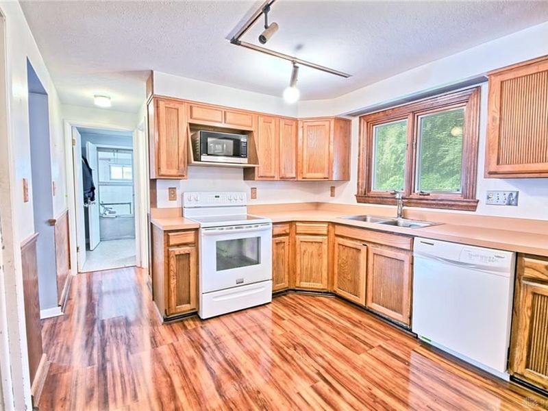 3559 Strathmoor Drive, Kettering, OH 45429 Photo 8