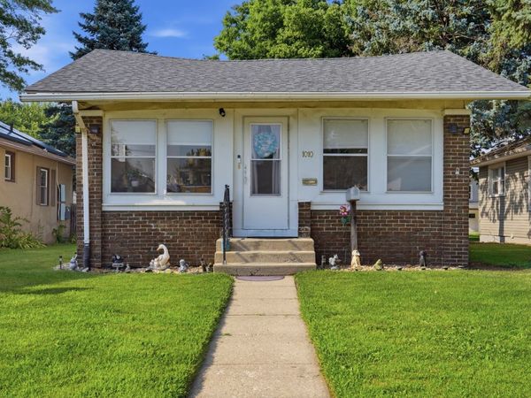 1010 W 5th Street , Sterling, IL 61081