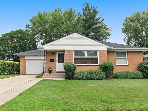 846 Sioux Drive , Elgin, IL 60120