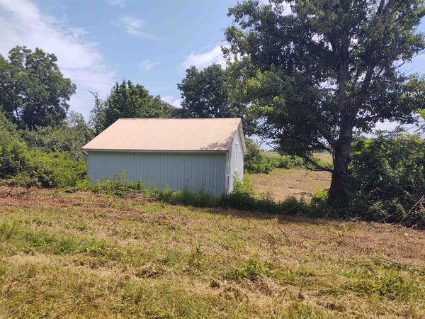 000 Birdwell Road , New Burnside, IL 62967