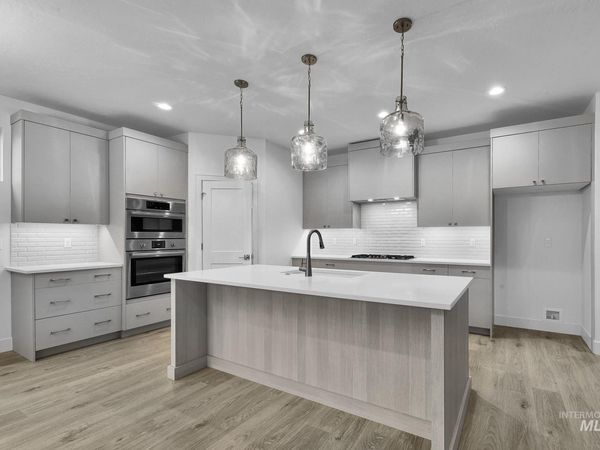 9750 W Snow Wolf Ln, Star, ID 83669