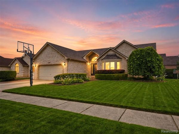 47676 Sandy Ridge Drive , Macomb Twp, MI 48044