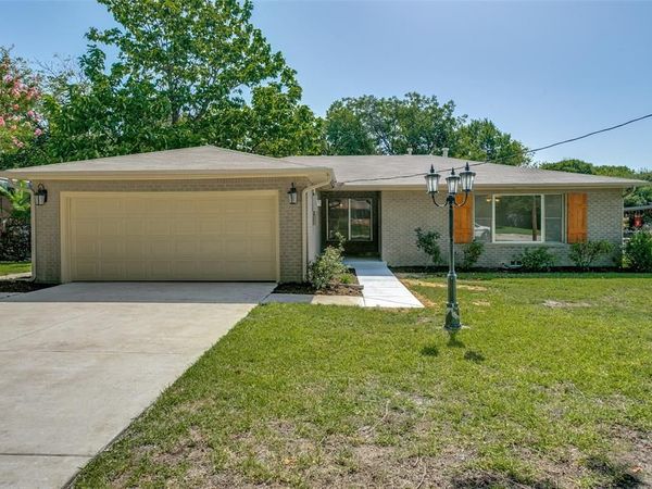 1021 Usher Street, Benbrook, TX 76126