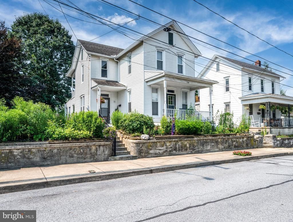 724 FULTON STREET, AKRON, PA 17501