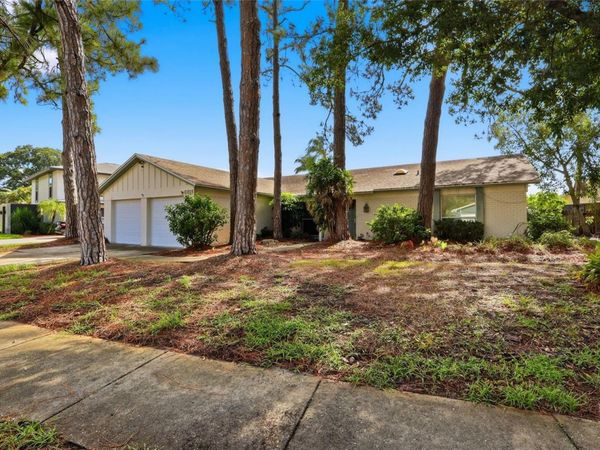6811 TWELVE OAKS BOULEVARD , TAMPA, FL 33624