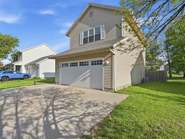 1624 Dickenson Ln, Iowa City, IA 52240