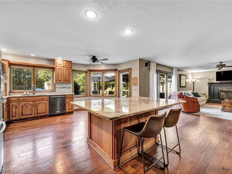 48261 Rice Road , Amherst, OH 44001 Photo 8