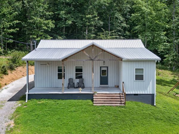 1047 Old County House Rd , Charlotte, TN 37036
