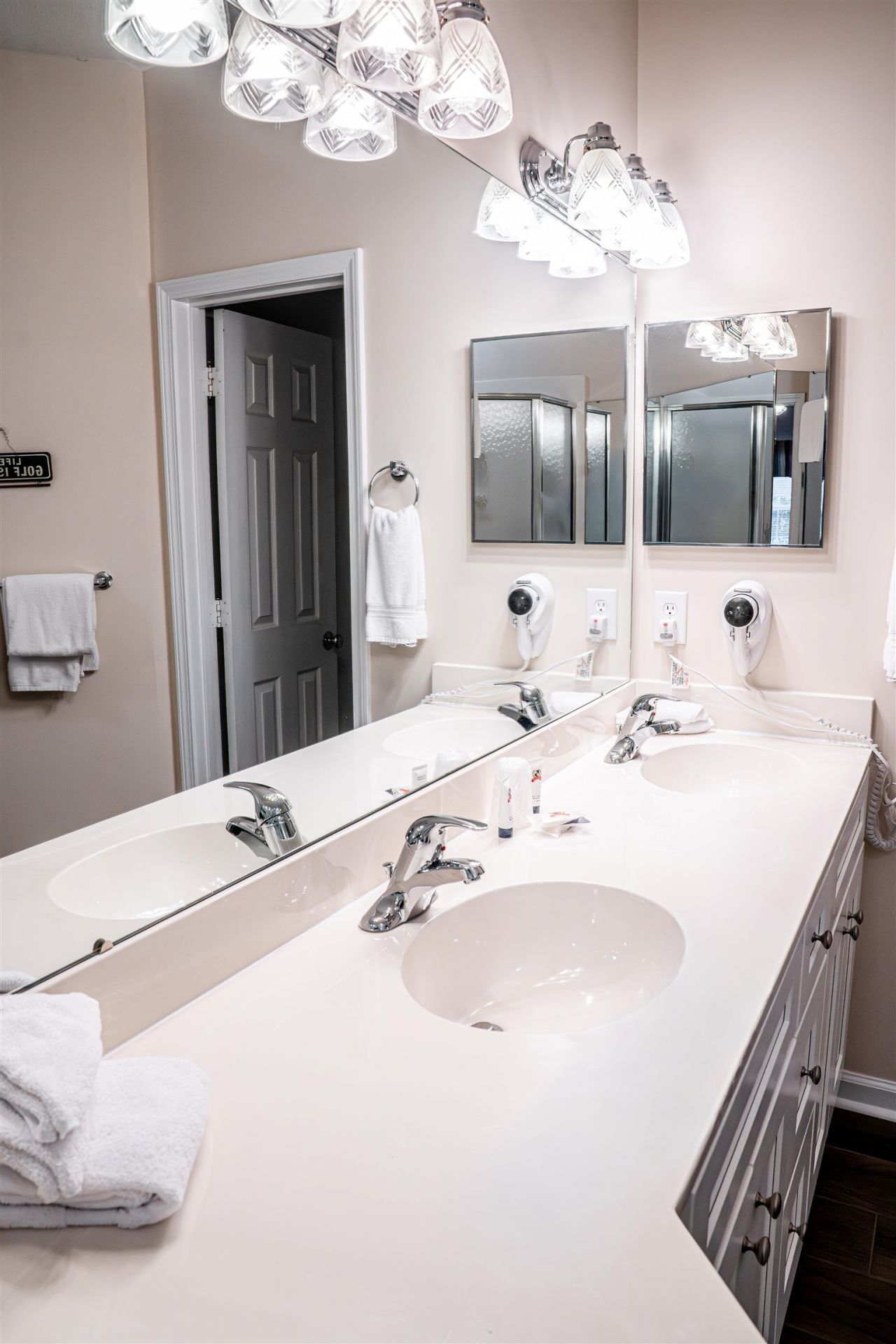 4431 Montrose Ln.  Photo 10
