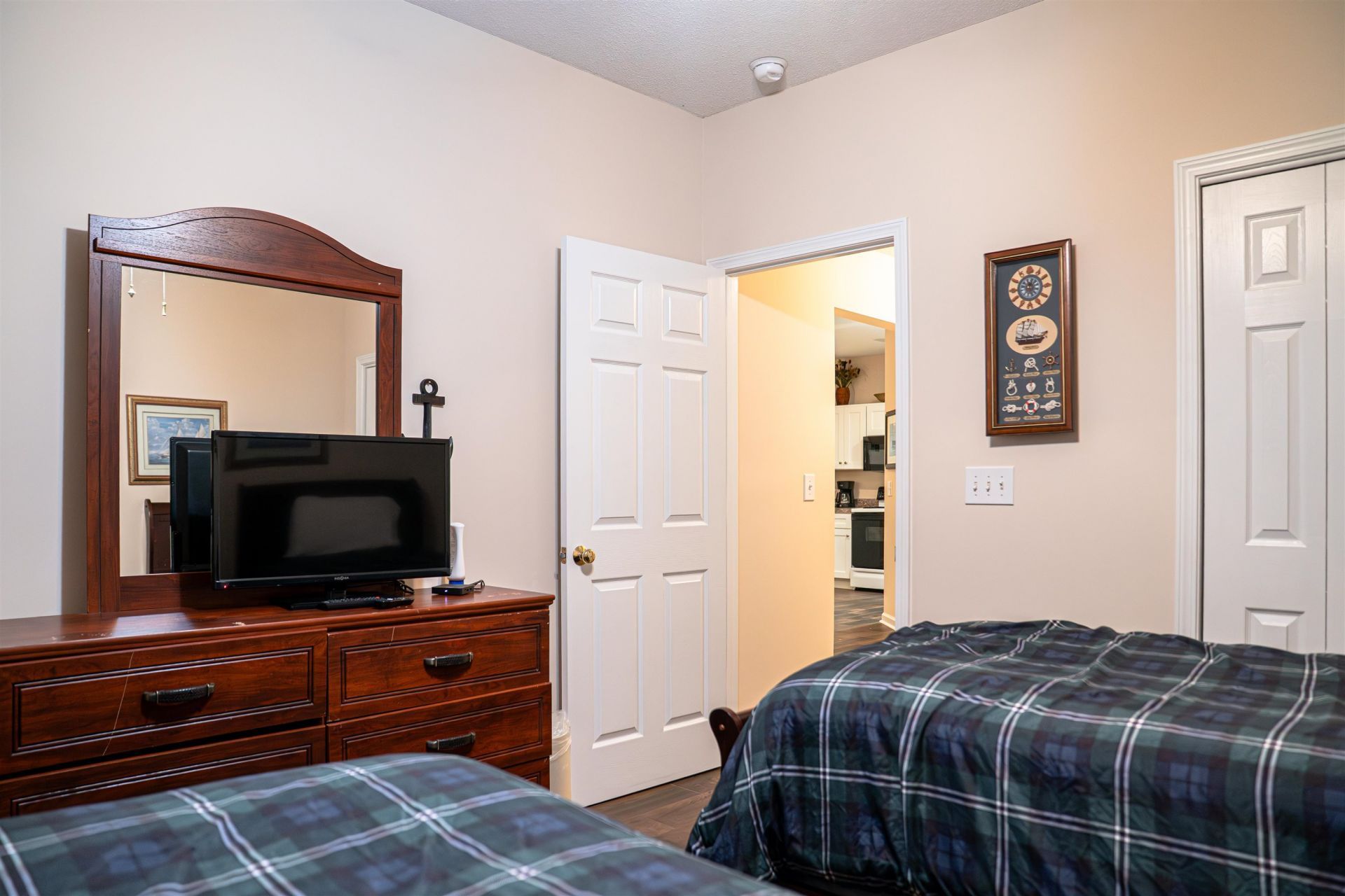 4431 Montrose Ln.  Photo 13