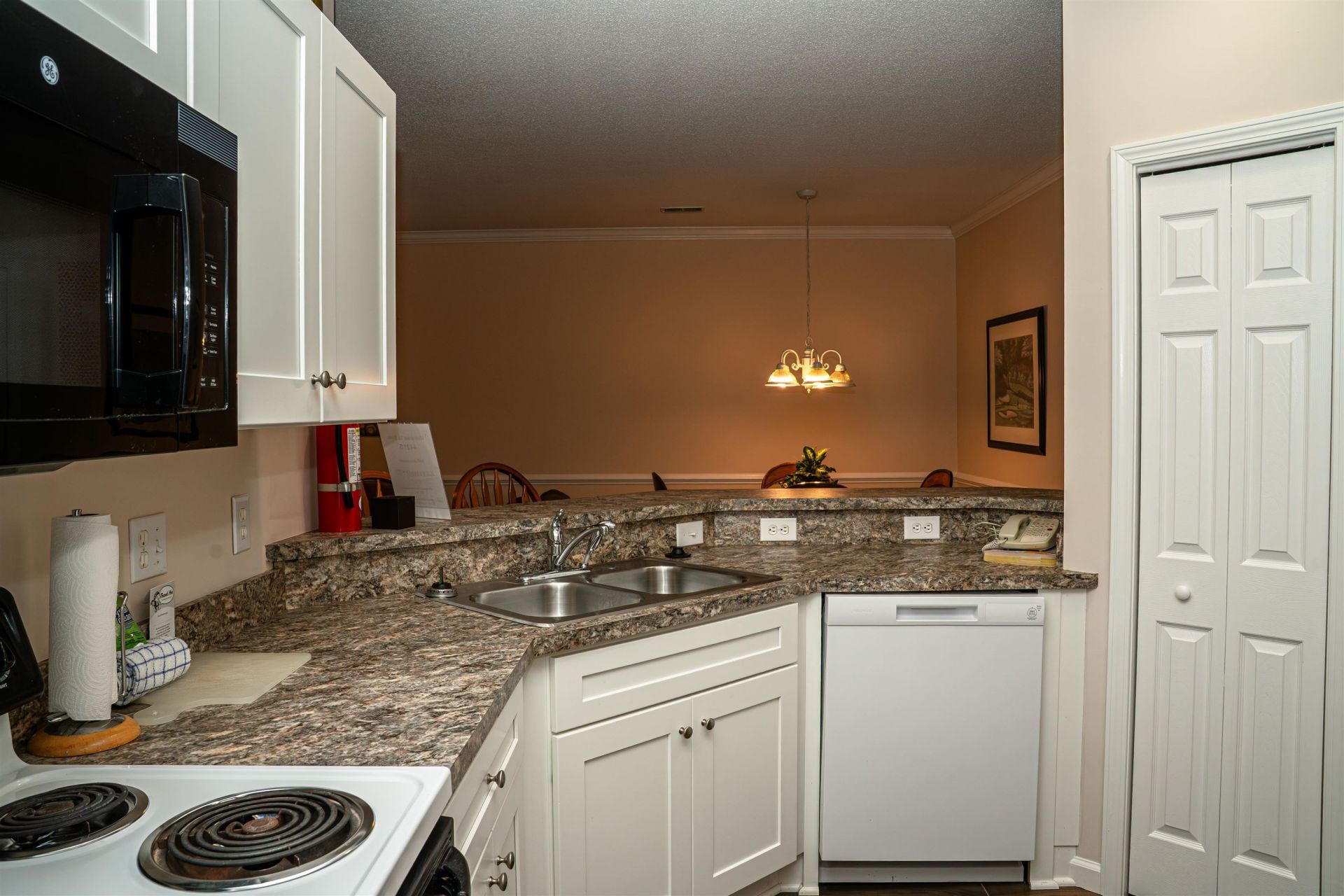 4431 Montrose Ln.  Photo 6