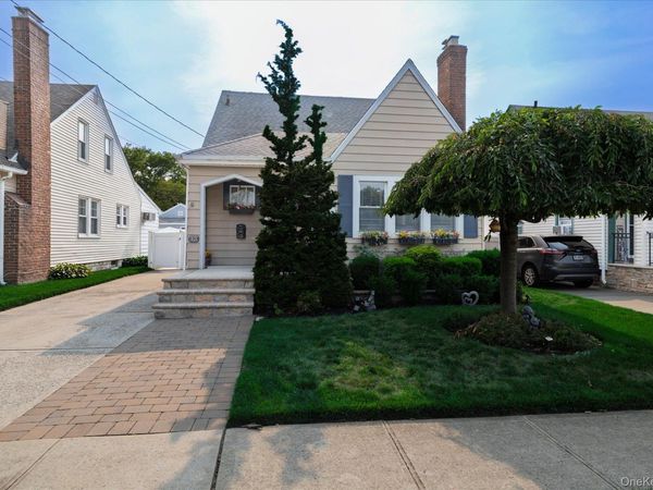 43 Devon Street , Malverne, NY 11565