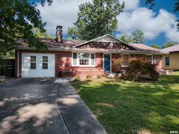 903 S SKYLINE Drive, Carbondale, IL 62901