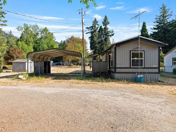 200 Lizzy Lane, Glendale, OR 97442