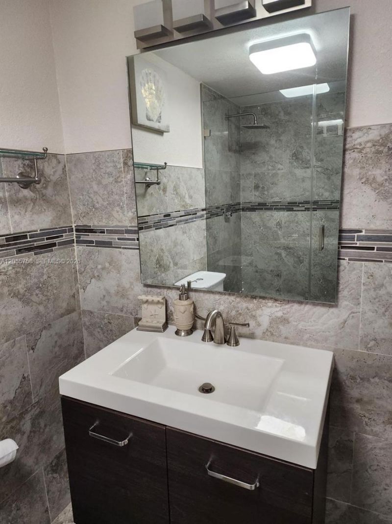 11130 N Lakeview Dr , Unit 1, Pembroke Pines, FL 33026 Photo