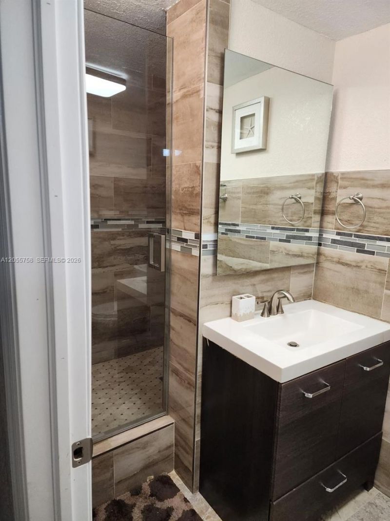 11130 N Lakeview Dr , Unit 1, Pembroke Pines, FL 33026 Photo