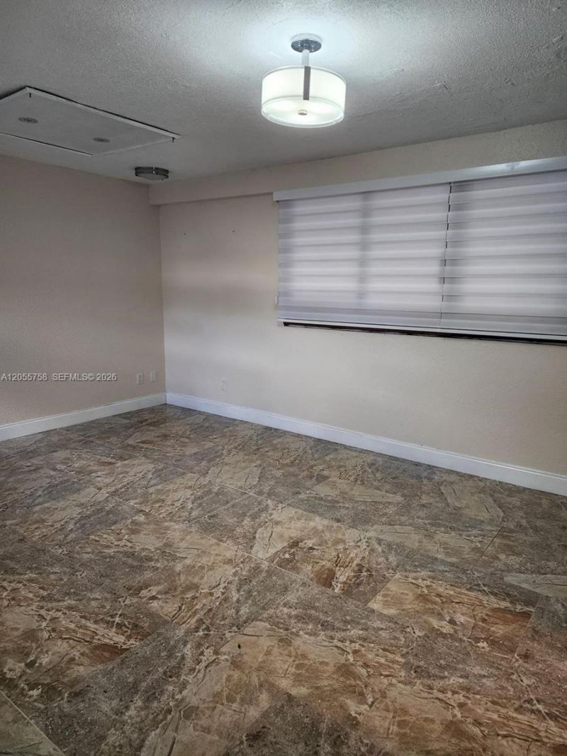 11130 N Lakeview Dr , Unit 1, Pembroke Pines, FL 33026 Photo