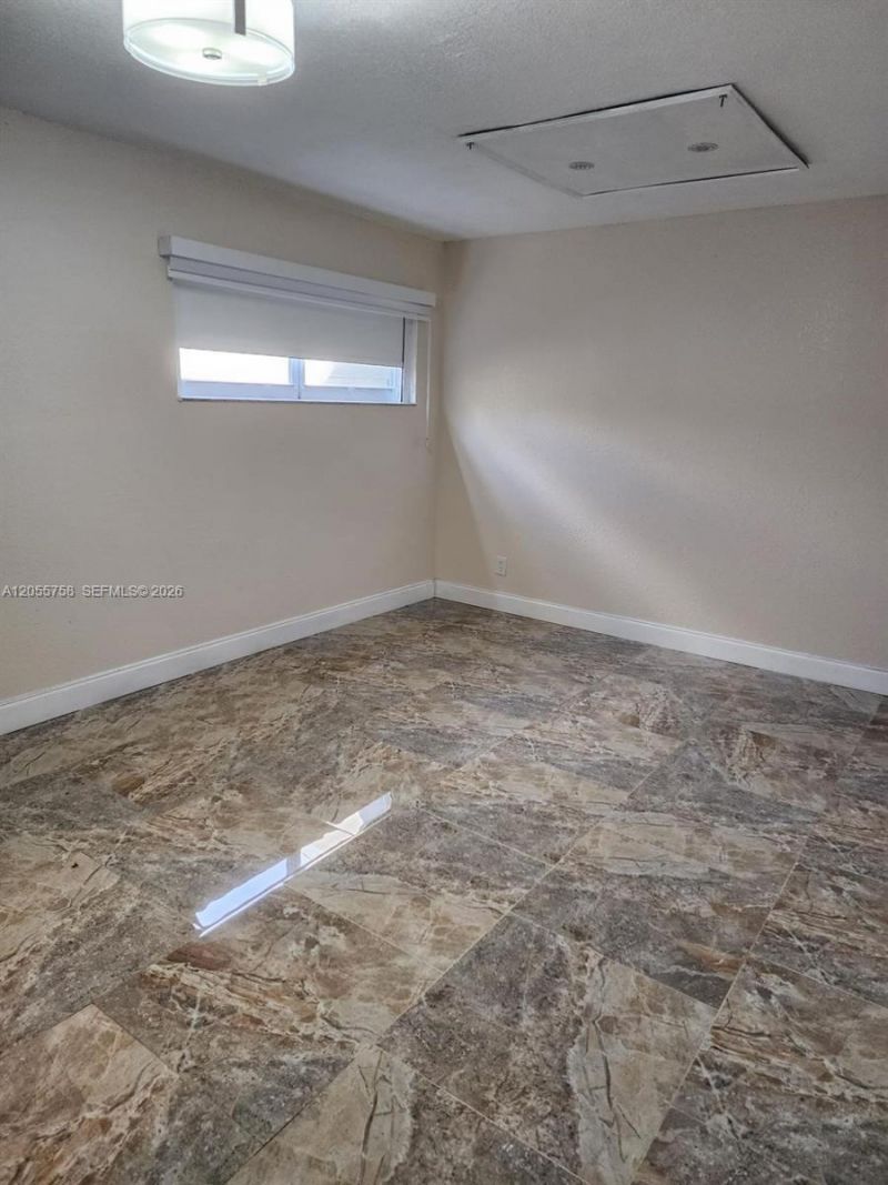 11130 N Lakeview Dr , Unit 1, Pembroke Pines, FL 33026 Photo
