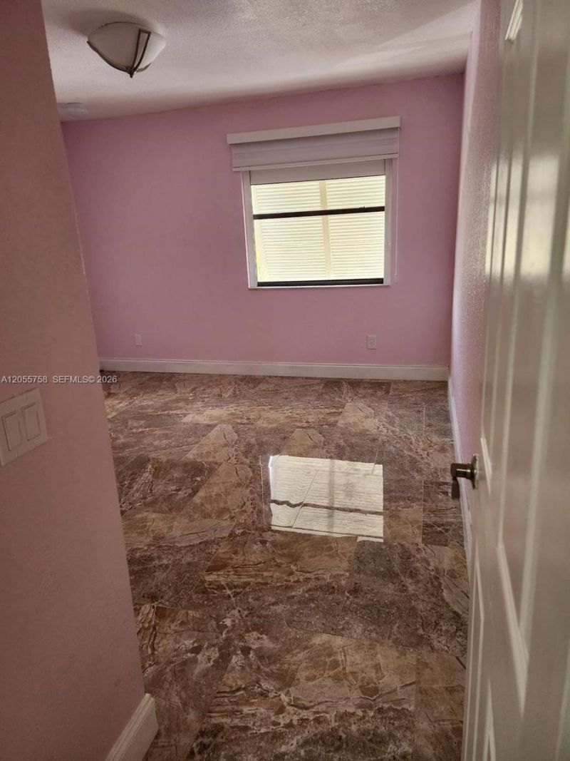 11130 N Lakeview Dr , Unit 1, Pembroke Pines, FL 33026 Photo