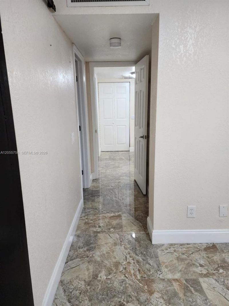 11130 N Lakeview Dr , Unit 1, Pembroke Pines, FL 33026 Photo