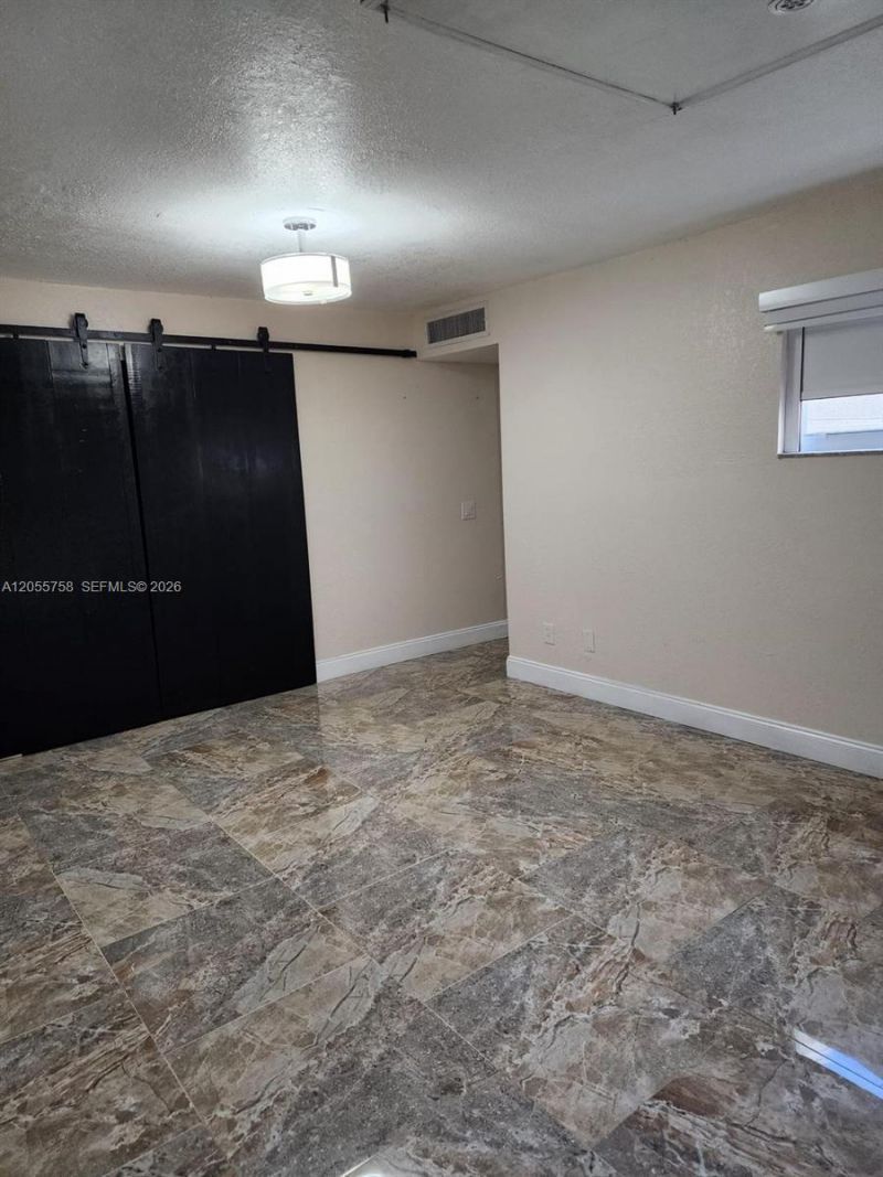 11130 N Lakeview Dr , Unit 1, Pembroke Pines, FL 33026 Photo