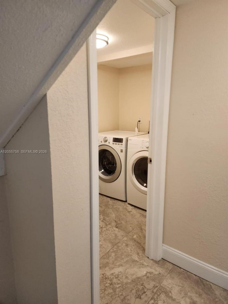 11130 N Lakeview Dr , Unit 1, Pembroke Pines, FL 33026 Photo