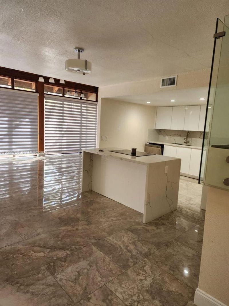 11130 N Lakeview Dr , Unit 1, Pembroke Pines, FL 33026 Photo