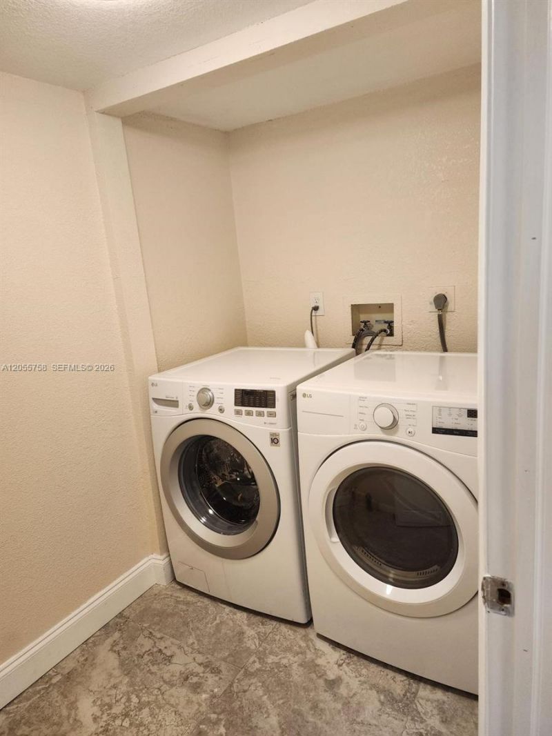 11130 N Lakeview Dr , Unit 1, Pembroke Pines, FL 33026 Photo