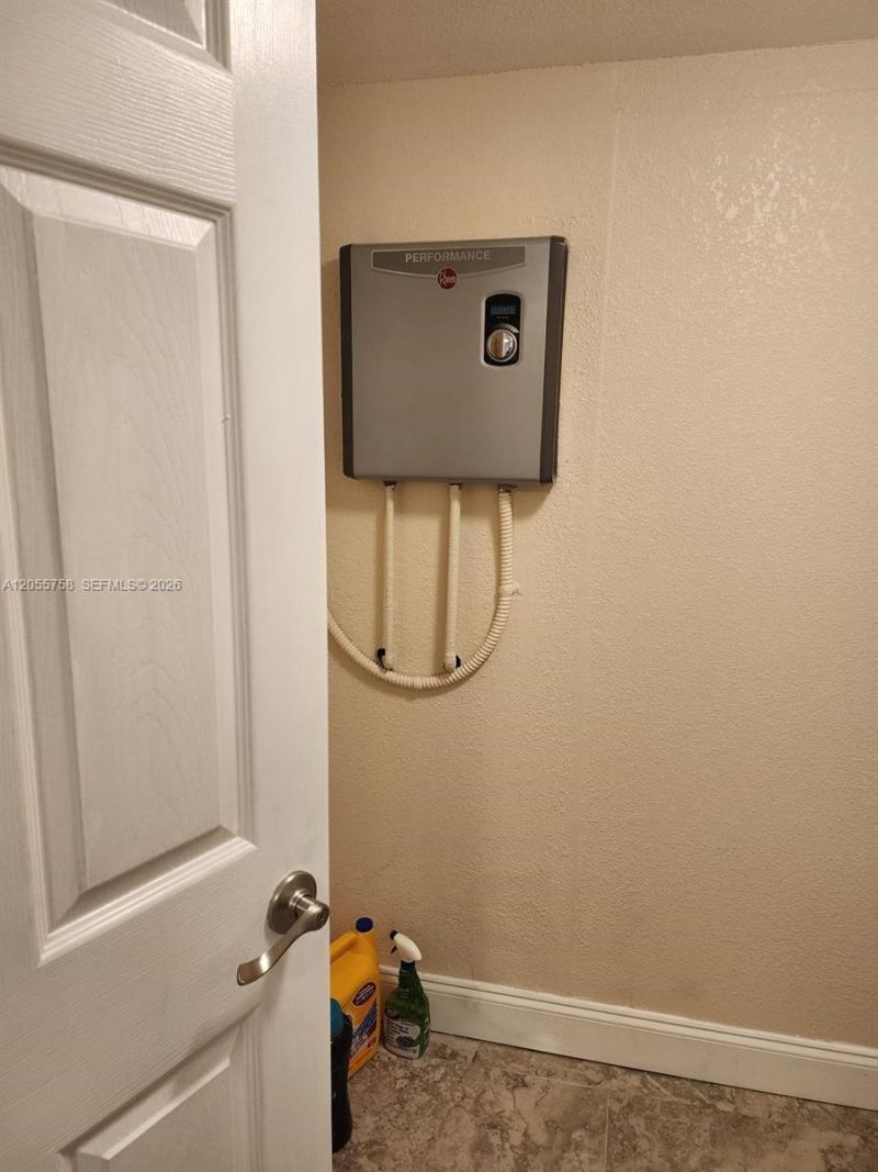 11130 N Lakeview Dr , Unit 1, Pembroke Pines, FL 33026 Photo