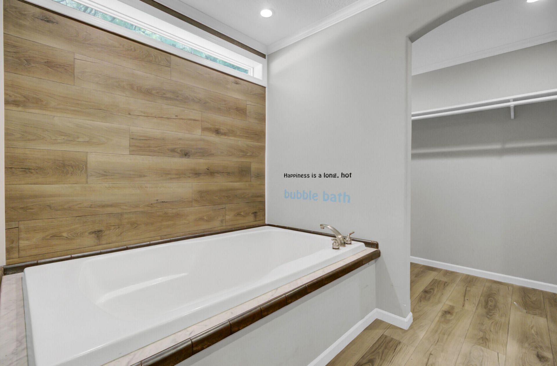 104 Autumn Lane Photo 24