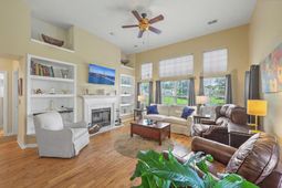 583 Ivy Circle photo 4