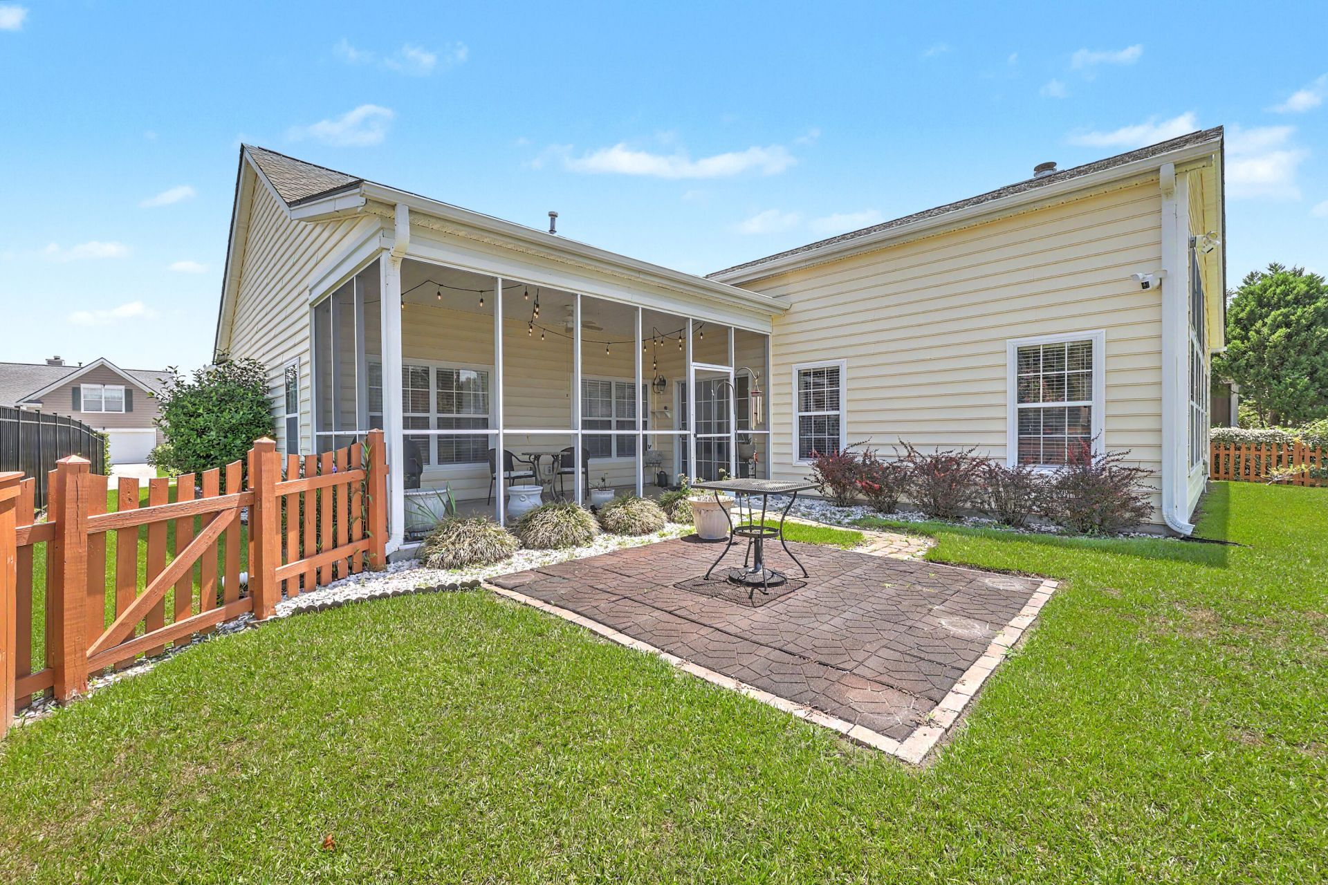 583 Ivy Circle Photo 32
