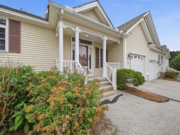 34 Mammoth Road, Unit 18, Hooksett, NH 03106