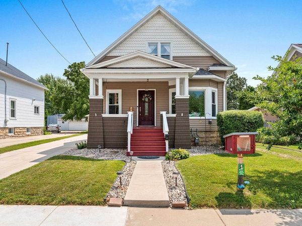 823 W 4TH AVENUE, Oshkosh, WI 54902