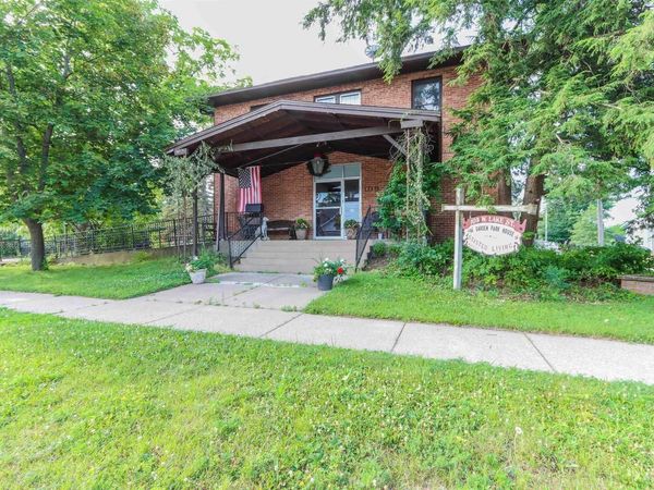 109 W LAKE STREET, Waupaca, WI 54981
