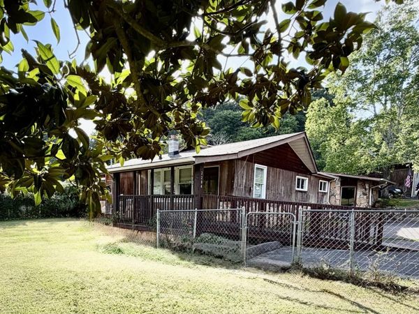 2204 Mentor Rd, Louisville, TN 37777