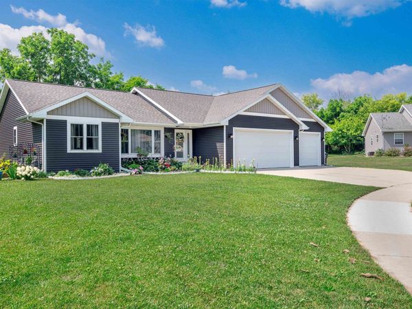 624 Julius Court, Omro, WI 54963