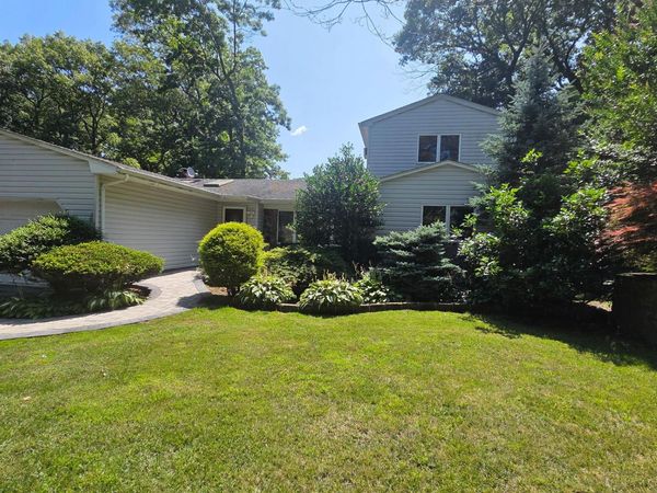 23 Pimlico Drive, Commack, NY 11725