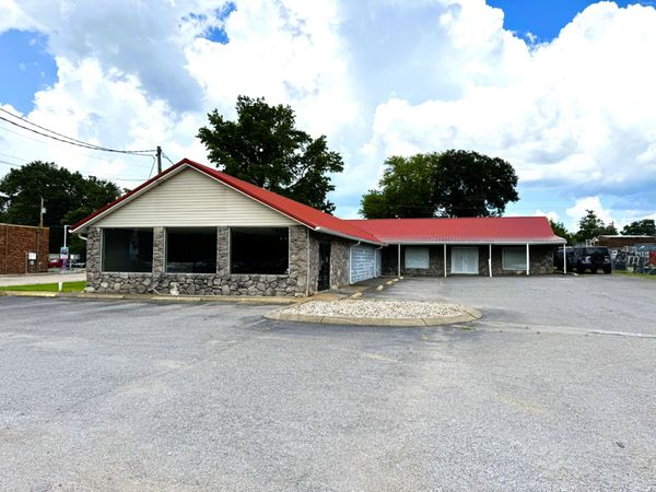 503 N Broadway , Portland, TN 37148
