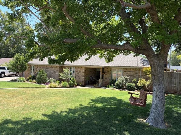 1510 W E Avenue, Elk City, OK 73644