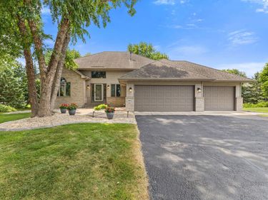 9451 White Oaks Trail N, Champlin, MN 55316