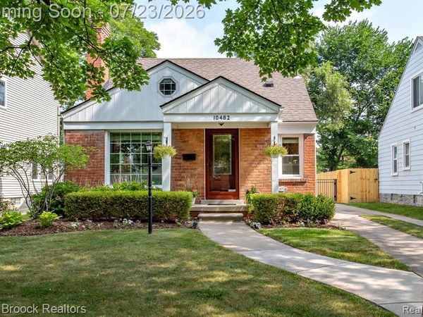 10482 Hart Avenue, Huntington Woods, MI 48070